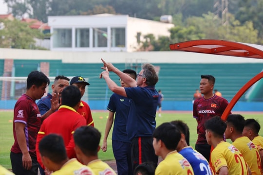 Huấn luyện viên Philippe Troussier bất ngờ bổ sung lực lượng cho đội tuyển U23 Việt Nam